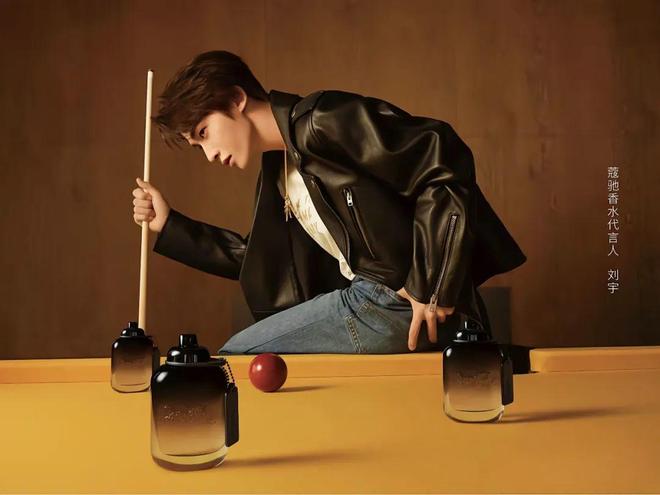 和IU的绽放满足了少女的全部幻想开元棋牌网站本周时髦大事｜陈都灵(图25)
