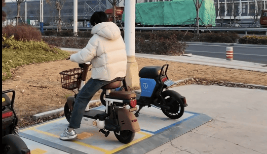 分时租赁电动车引领绿色出行革命开元棋牌app短途出行新风尚：(图2)